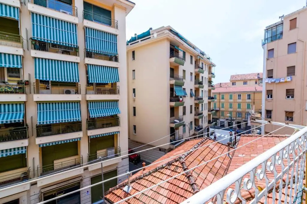 Appartamento Goethe - 2 camere - 100m stazione - 200m Palafiori
