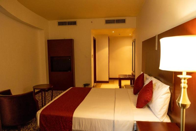 Mra Grand Hotel