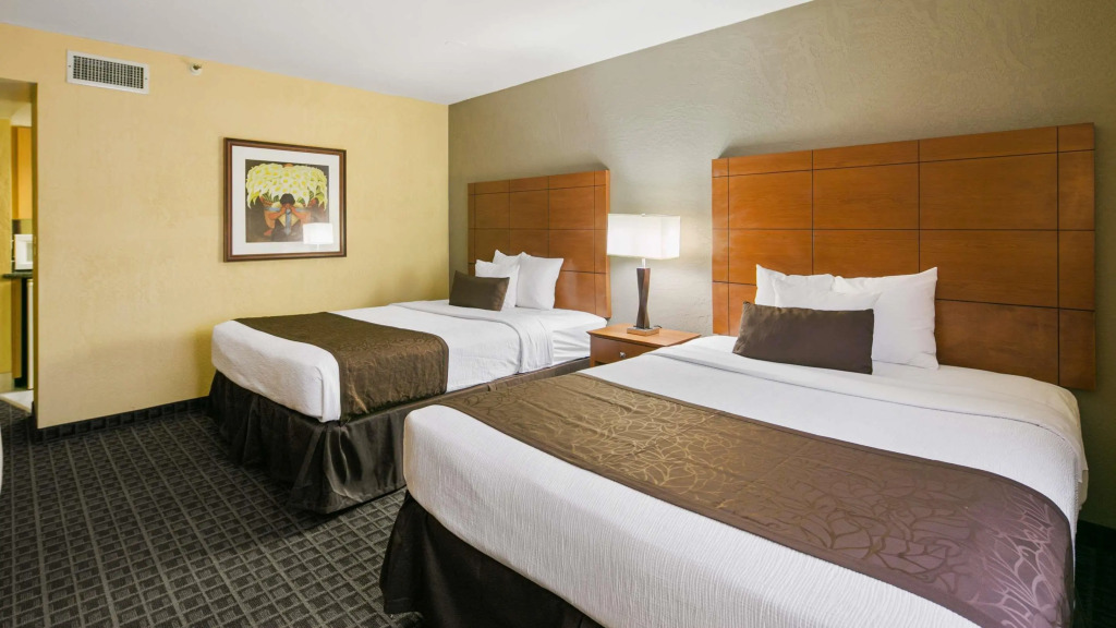 Best Western Plus Scottsdale Thunderbird Suites