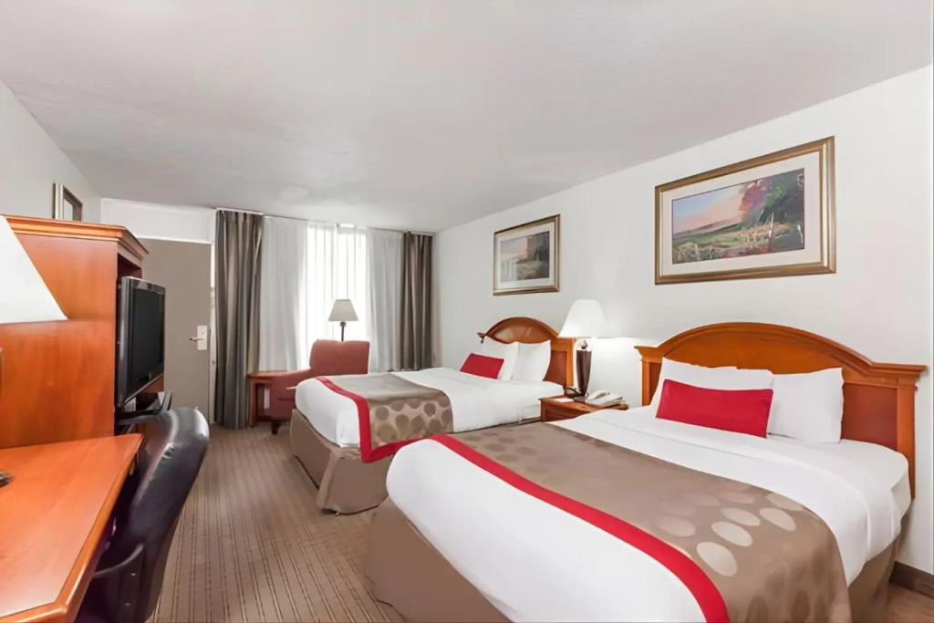 Iberia House & Suites