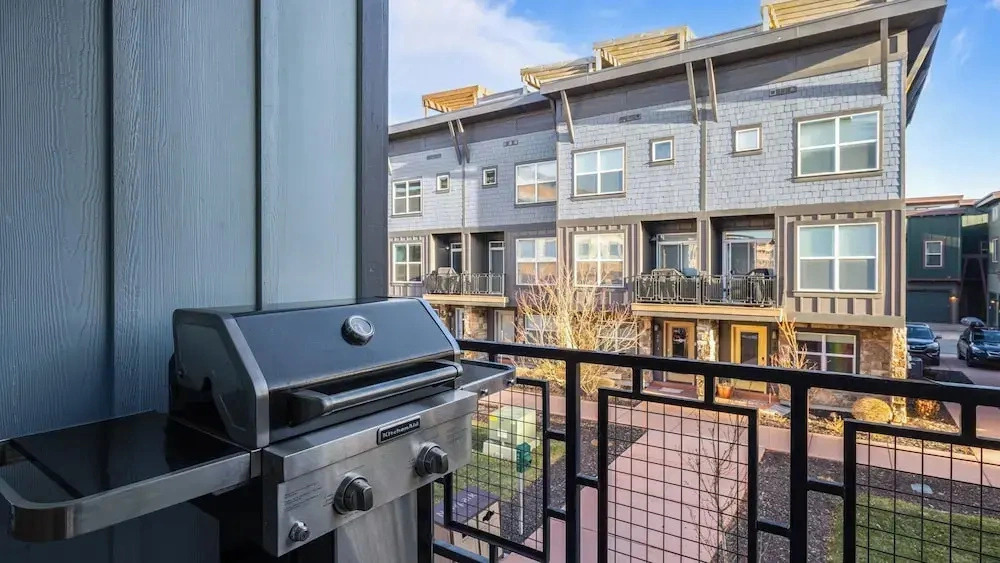 Rooftop Deck w/ Hot Tub Near Dining & Ski Slopes The Lookout by Avantstay