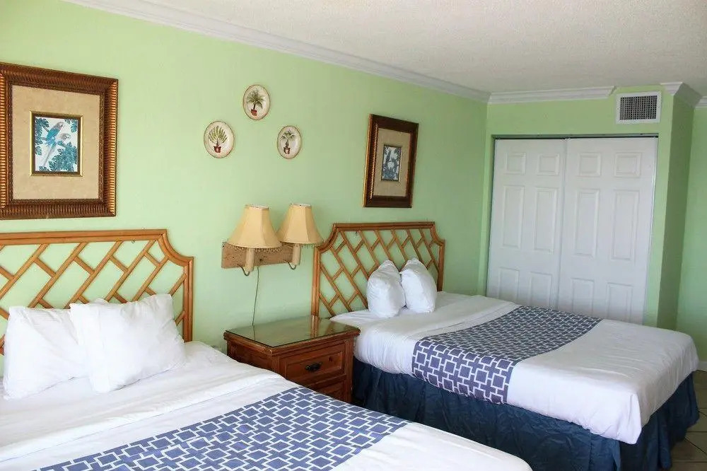 Blue Water Beachfront Condo 2 Mi to SkyWheel!