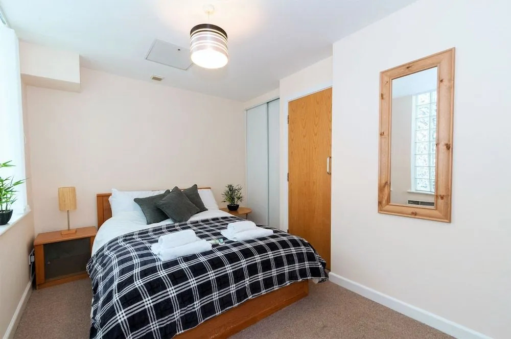 Greek Street Suites