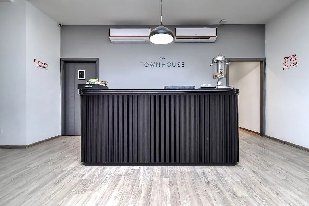 OYO Townhouse 044 Sector 14 Gurugram