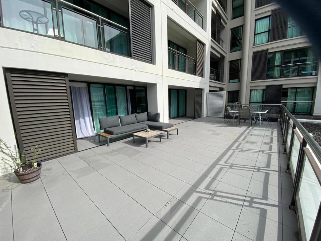 Spacious 2br Ocean Front View - Free Parking