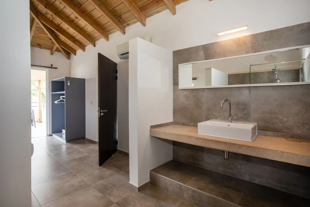 Casa Maria Curacao. Luxury 6 Bedroom Villa Next to Supermarket & Jan Thiel Beach