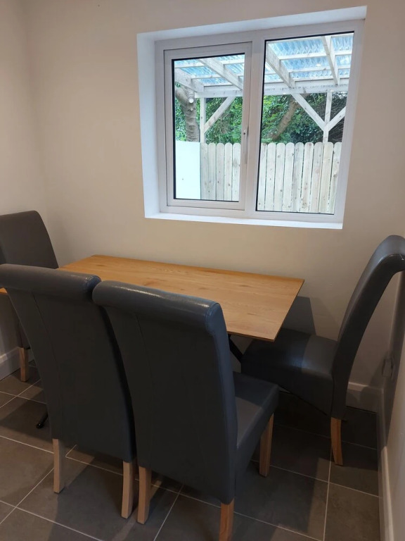 8 Eyre Square Lane