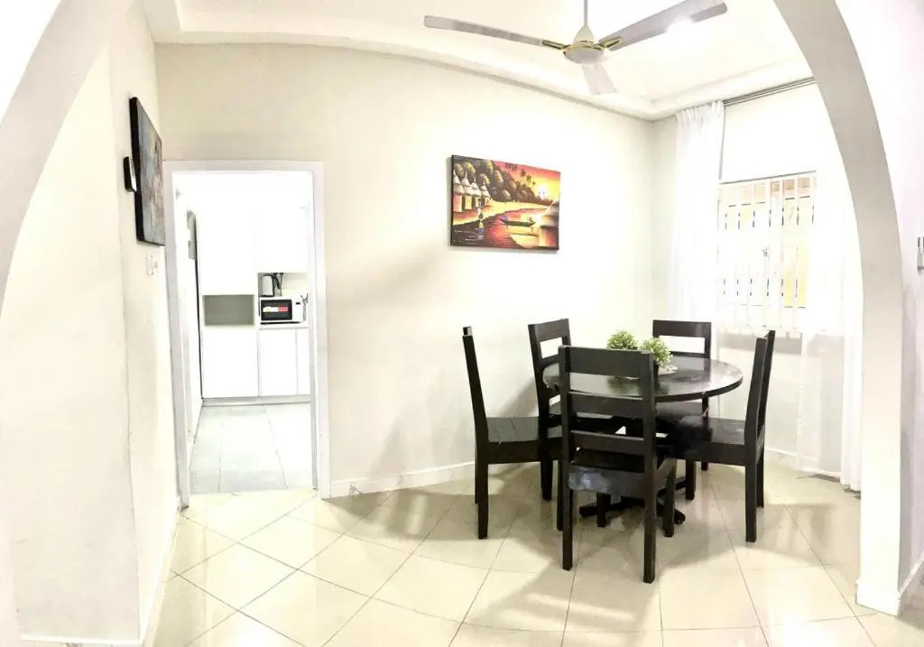 Private 3 Bedroom Home in Gated Community B's Guest House