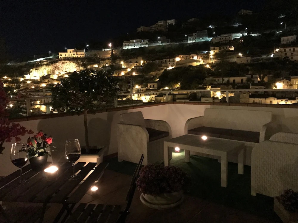 Holiday Rooms Portale Pirrera