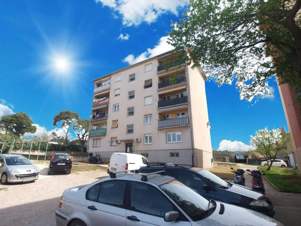 Apartment 1592