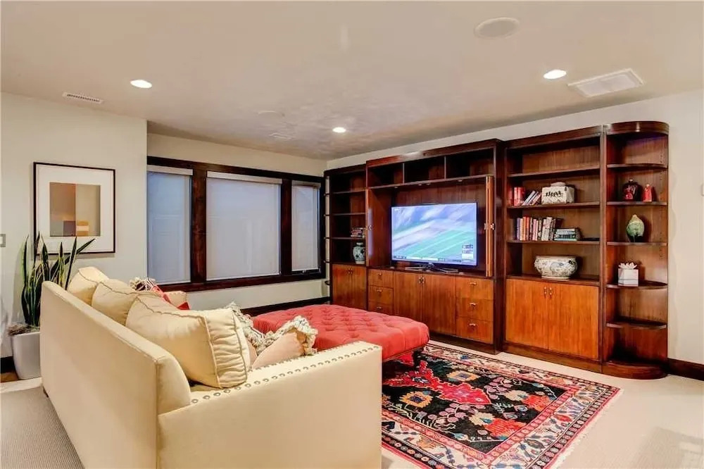 605 Deer Valley Drive 5 Bedroom Townhouse