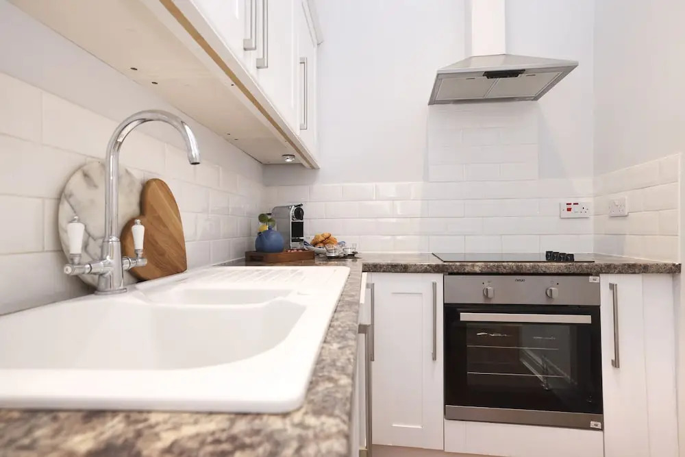 JOIVY Stunning Ground-floor 2bedrm New Town Apt