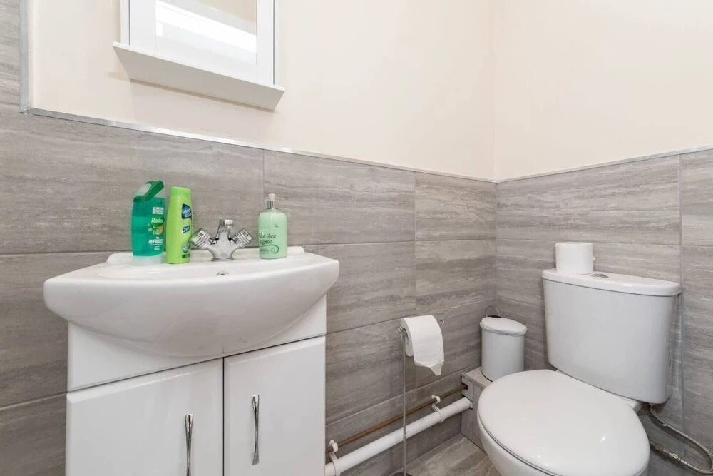 Homely Spaces Large 2-bed Apartment in Bedford