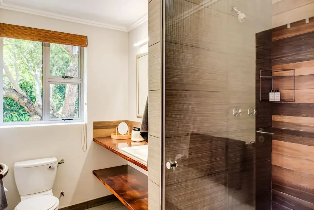 Refined Comfort and Scenic Beauty at Aviewor2