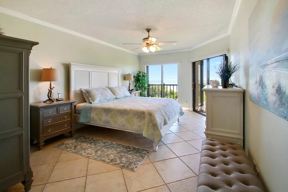 Land's End 304 Building 10 Beachfront Condo With Updates!
