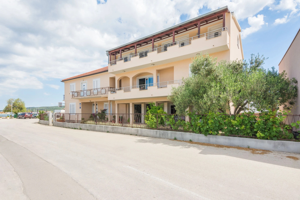 Beachfront Apartment Mira 2
