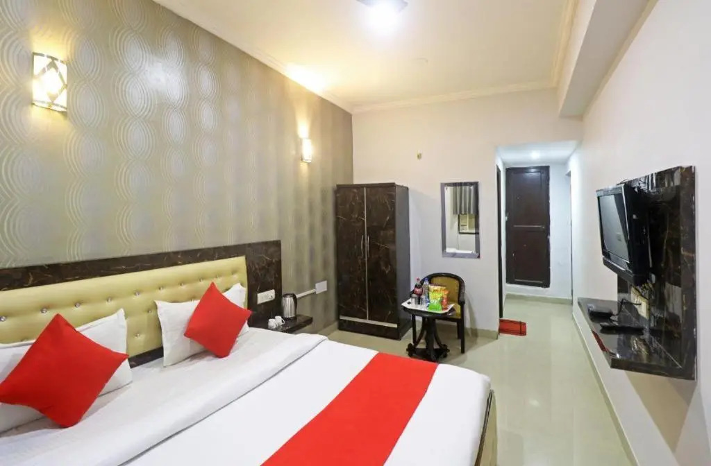 Transit Stay Near IGI Airport