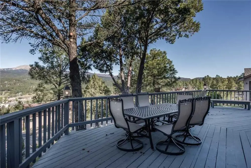 Gray Wolf Lodge - Four Bedroom Cabin with Hot Tub