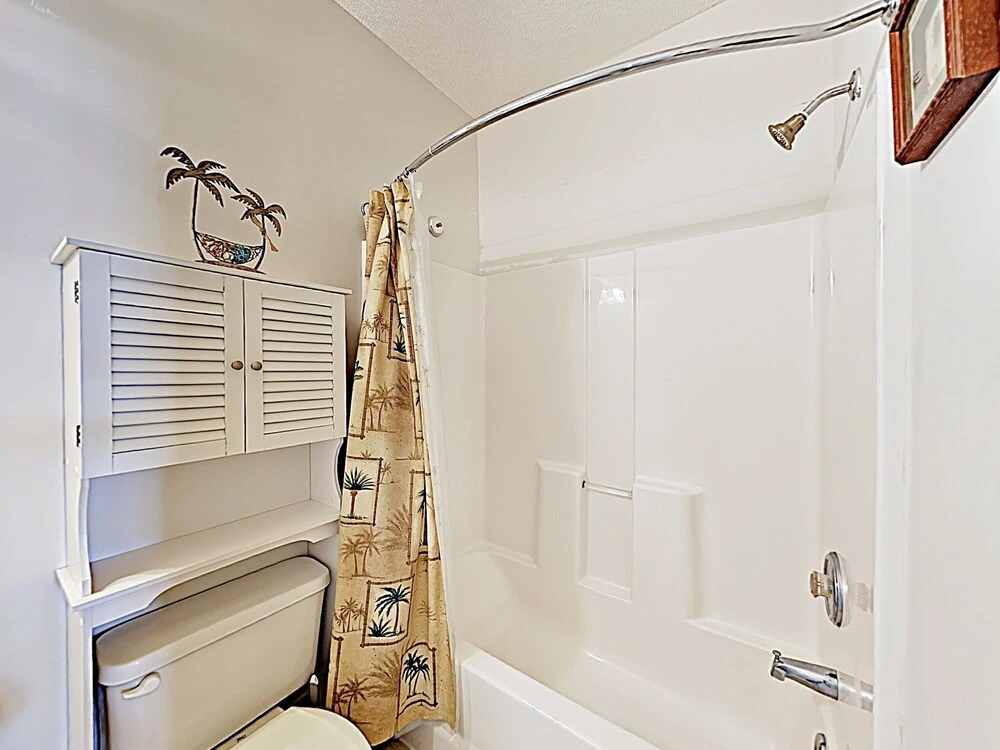Golfers Delight: Coastal W/ Balcony & Pools 2 Bedroom Condo