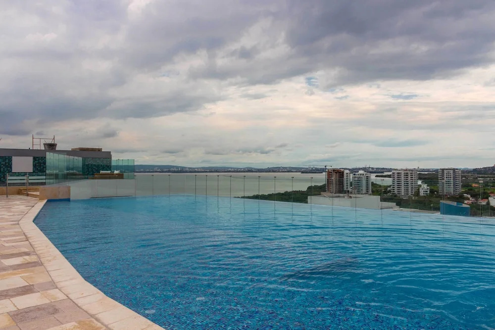 Moderno Edificio Sobre la Playa - Luxury