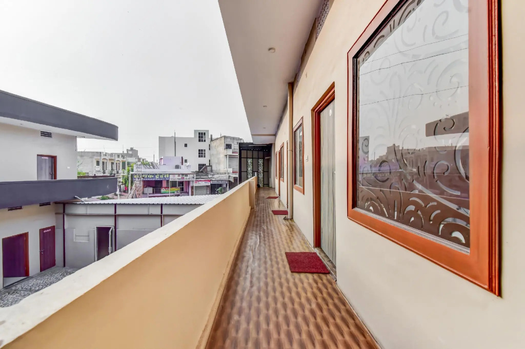 OYO 77635 Hotel Moon Light