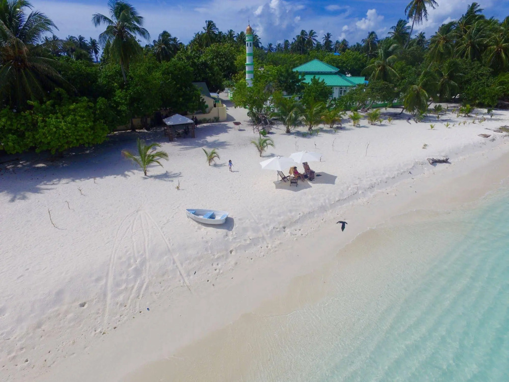 Luau Beach Inn, Maldives