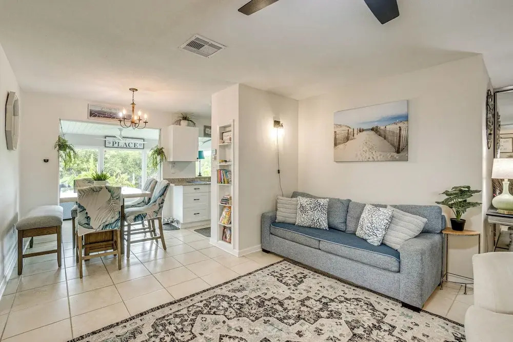 Port Charlotte Home w/ Sunroom, Grill & Fire Pit!
