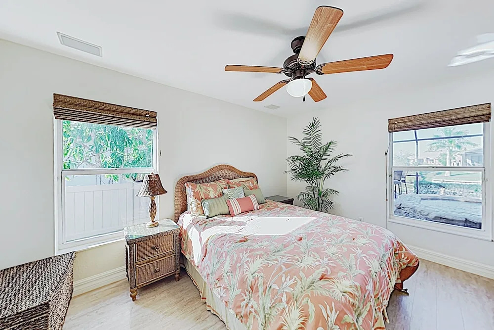 Upscale Canal-side W/ Lanai, Pool & Hot Tub! 3 Bedroom Home