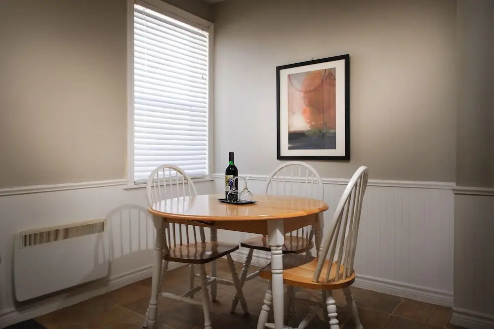 Moncton Suites - 267 Universite Ave