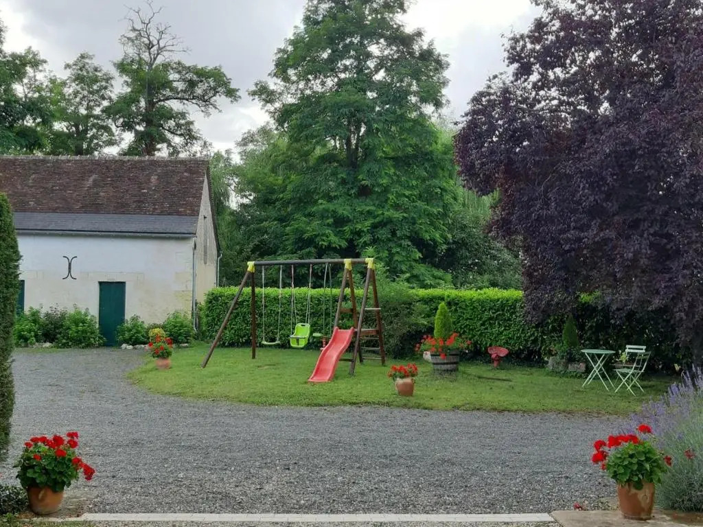 Charmante maison de campagne près de Tours avec jardin et vélos - FR-1-381-97