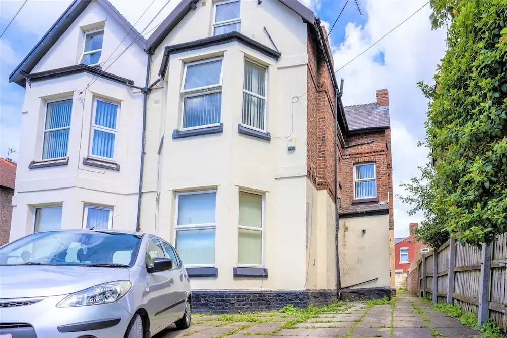 Travellers Stays In The Heart Of Orrell Park
