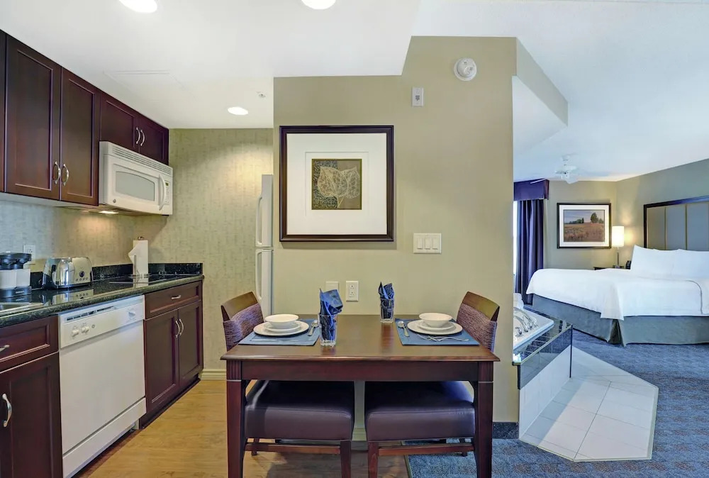 Homewood Suites by Hilton Cambridge-Waterloo, Ontario