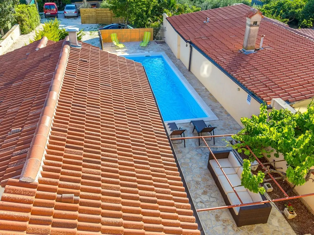 Rustic Holiday Home With Private Pool in the Center of Medulin Near the Beach