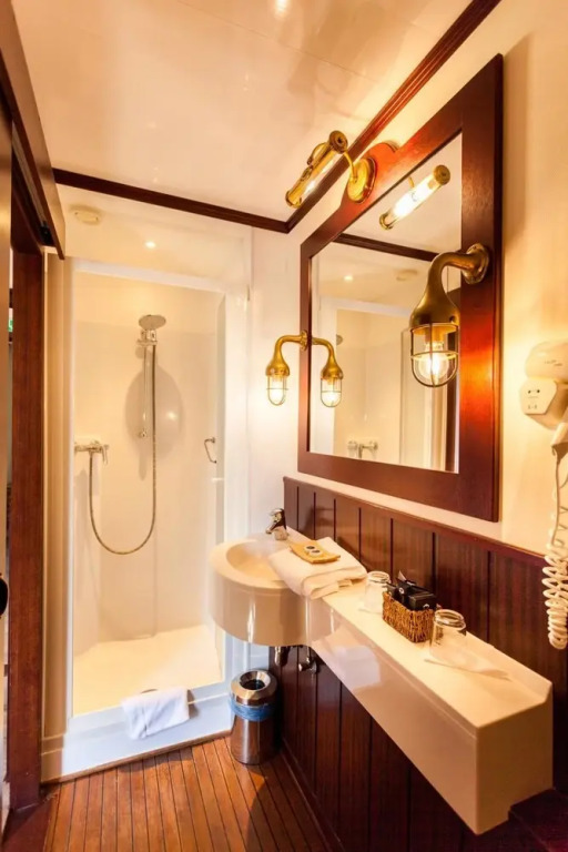 Boat Hotel De Barge