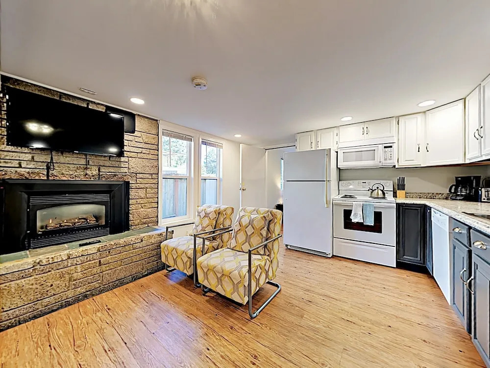 Shoreline Apartment on the Bus Line by RedAwning