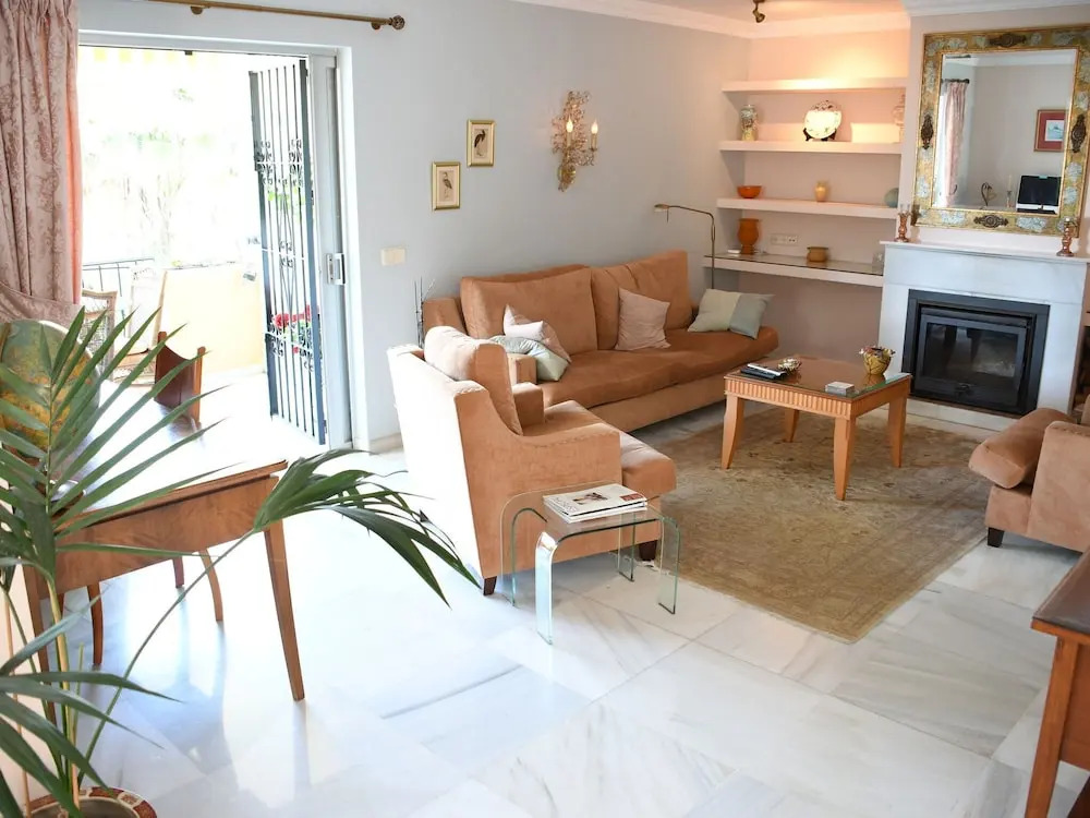 Apartment in Beautiful Villa With Communal Swimming Pool