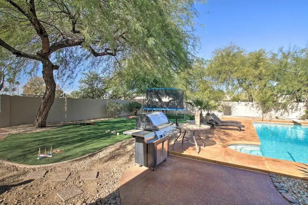 Game Room, Fire Pit & Putting Green: Glendale Home