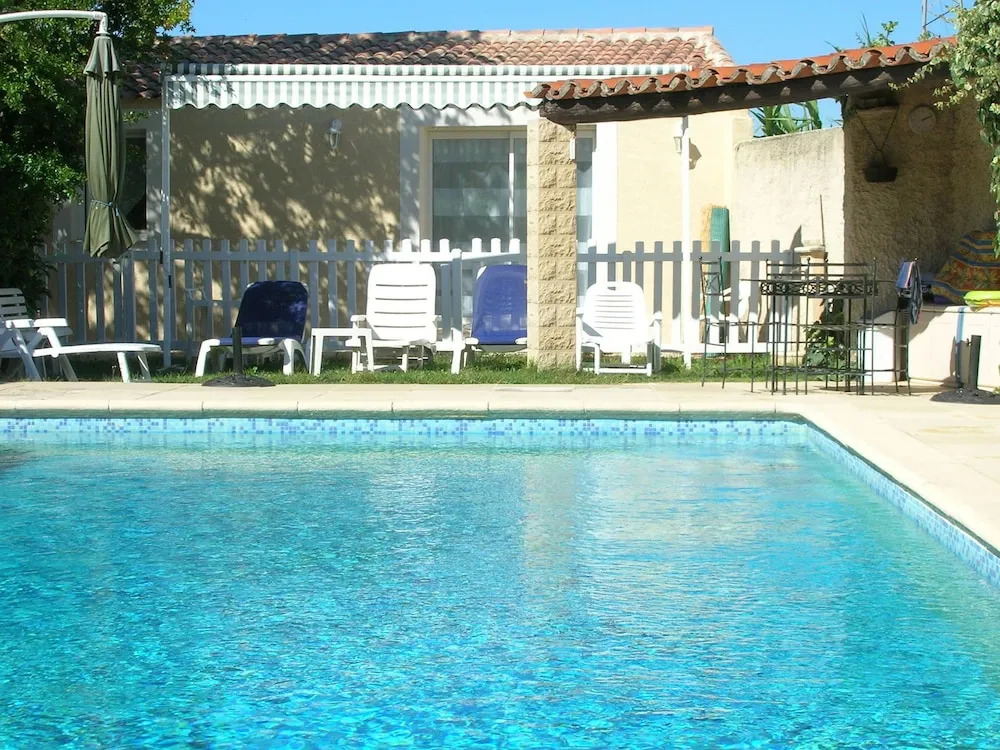 Charming Holiday Home in Robion With Swimming Pool