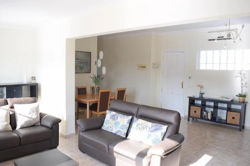 Villa Imogen with NEW HEATED SWIMMING POOL