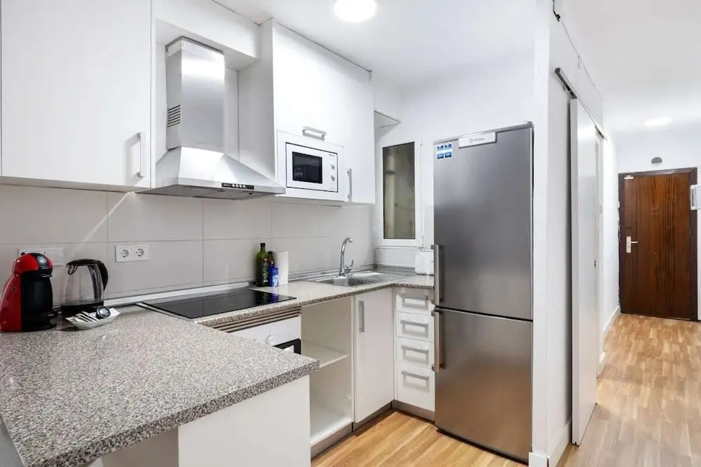 Design 2 Bedroom Flat Next to Pubilla Cases Metro