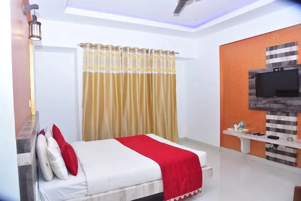 M K Arcade Hotel