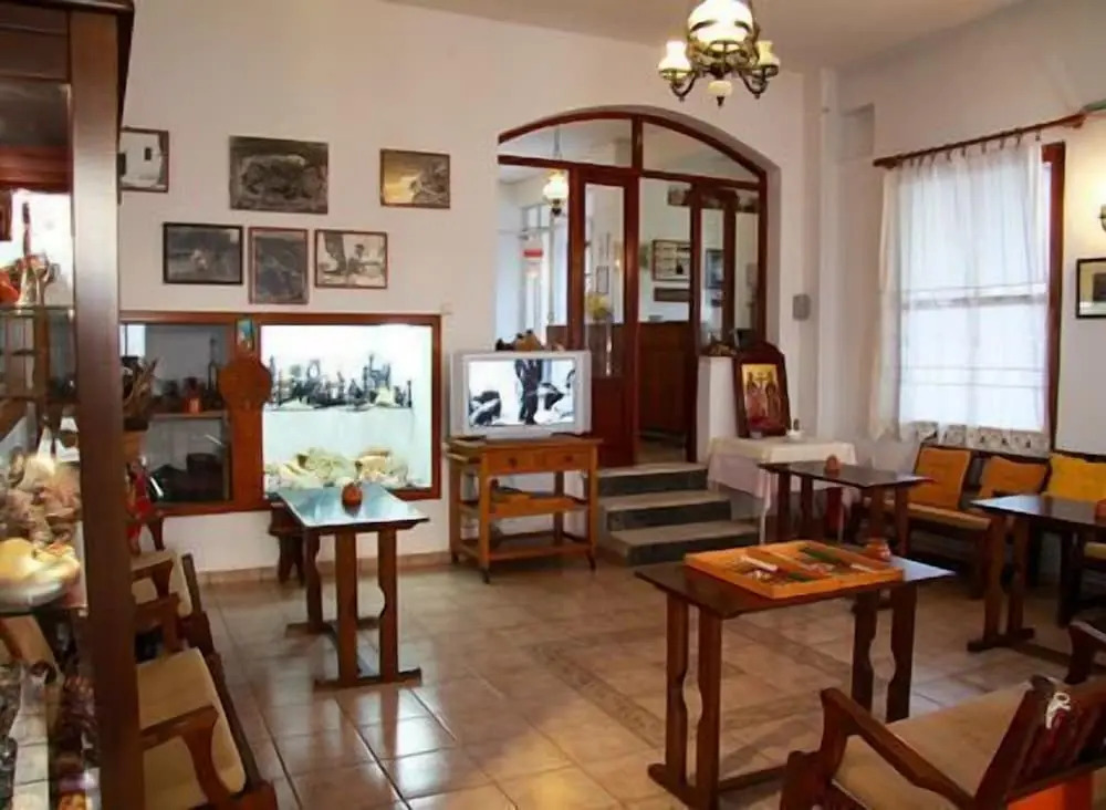 Artemon Hotel