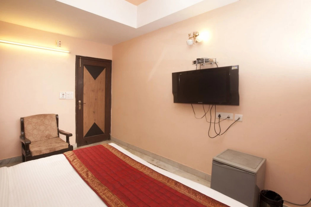 Anand Hotel With banquet hall Karol Bagh
