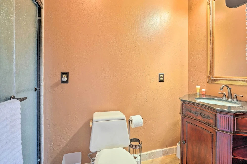 Dreamy Desert Studio w/ Deck + Pool Access!