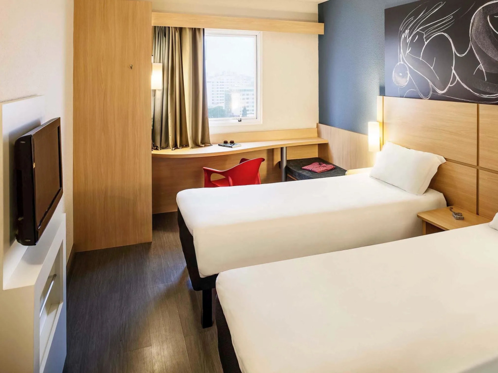 ibis Macae