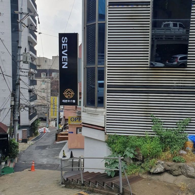 Seven Hostel
