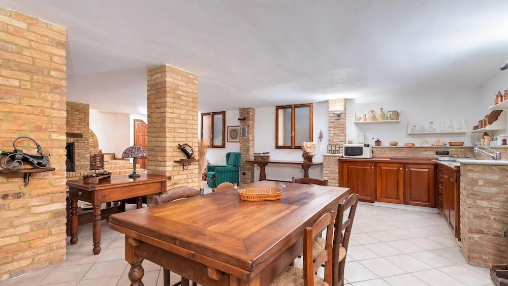 Uvaspina 8, Emma Villas
