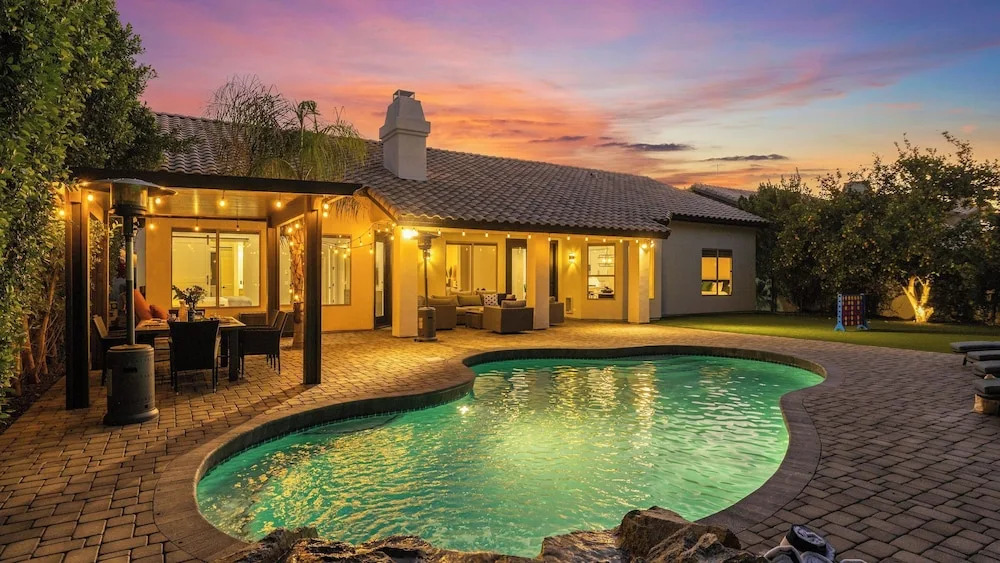 Private Pool, Chefs Kitchen & Patio Near Old Town Scottsdale Desert Luma by Avantstay