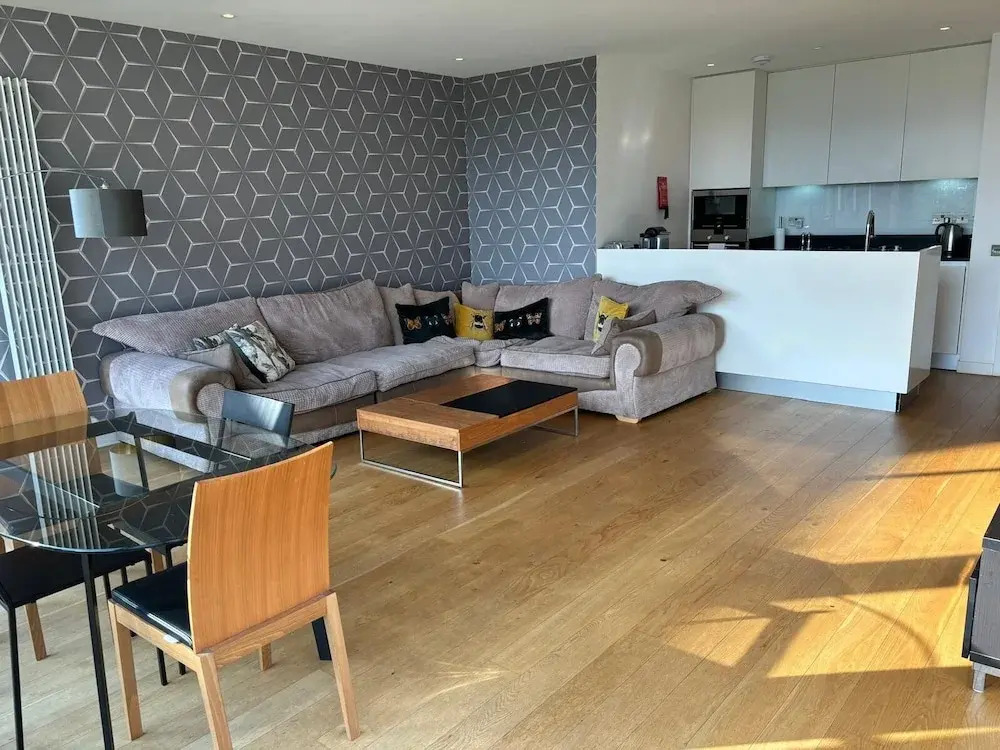 Stunning Park View Quartermile Apartment Close Proximity to Castle & University
