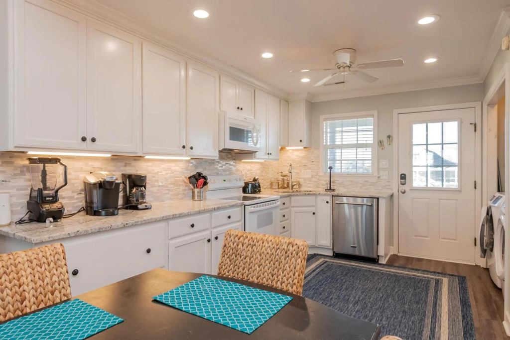 Sherrys Paradise by Oak Island Accommodations